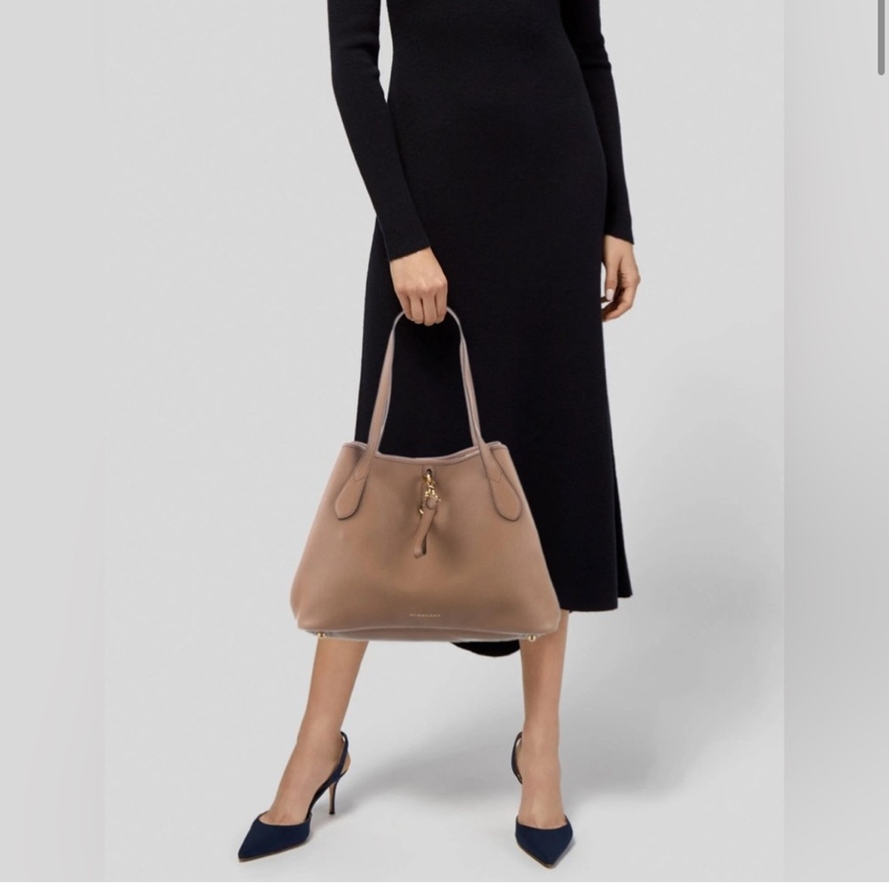 Burberry
Honeybrook Tote Leather Medium - Picture 2 of 13